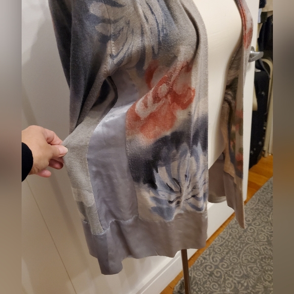 Open Cardigan Watercolor Flowers - Picture 5 of 7